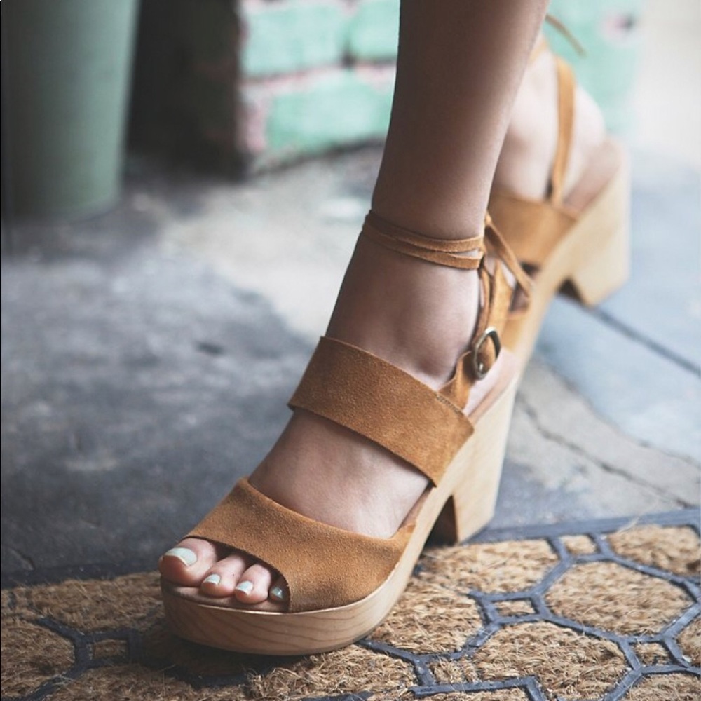Free people Dover suede clog in light brown